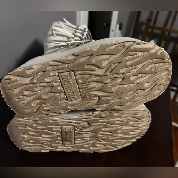 Demonia Damned in White Vegan Leather. Size 6 - Picture 4 of 9